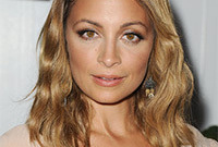 Bangs-or-no-bangs-for-a-square-face-nicole-richie-side
